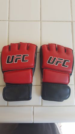 UFC " MMA" Pro Youth Sparring Gloves Thumbnail