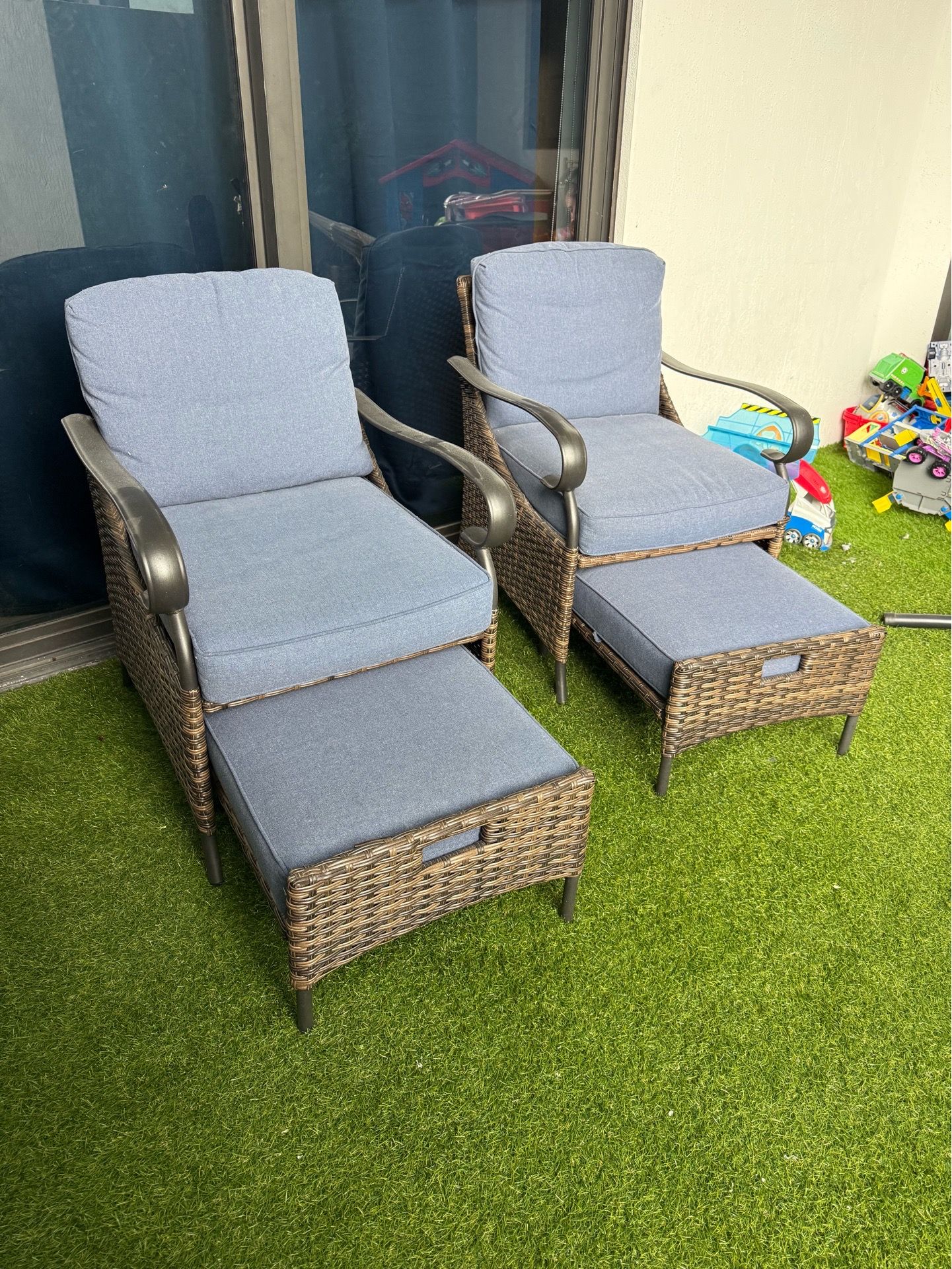 2 Patio chairs with ottoman wicker style