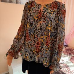 Women's long-sleeved blouse