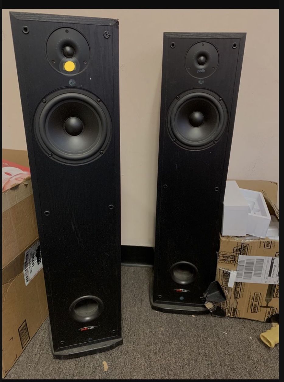 Pair Of Polk R30 Floor standing Speakers 