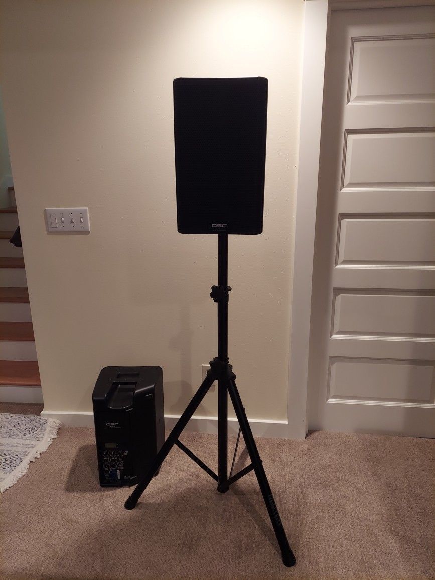 QSC K8.2 Active Speakers With Bags And Stands
