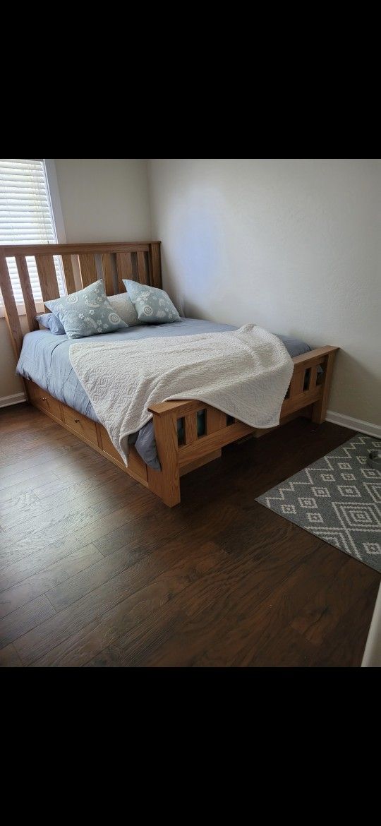 Solid.oak Queen Bedframe With Storage