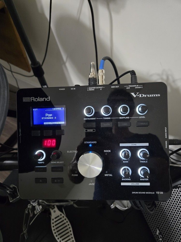 🎵 Roland V-Drums Electronic Drum Set TD-25KV– PERFECT Condition – Like New! 🥁
$600– Ready to Play!