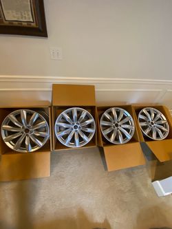 10-Spoke Star Design Wheels from Audi A8