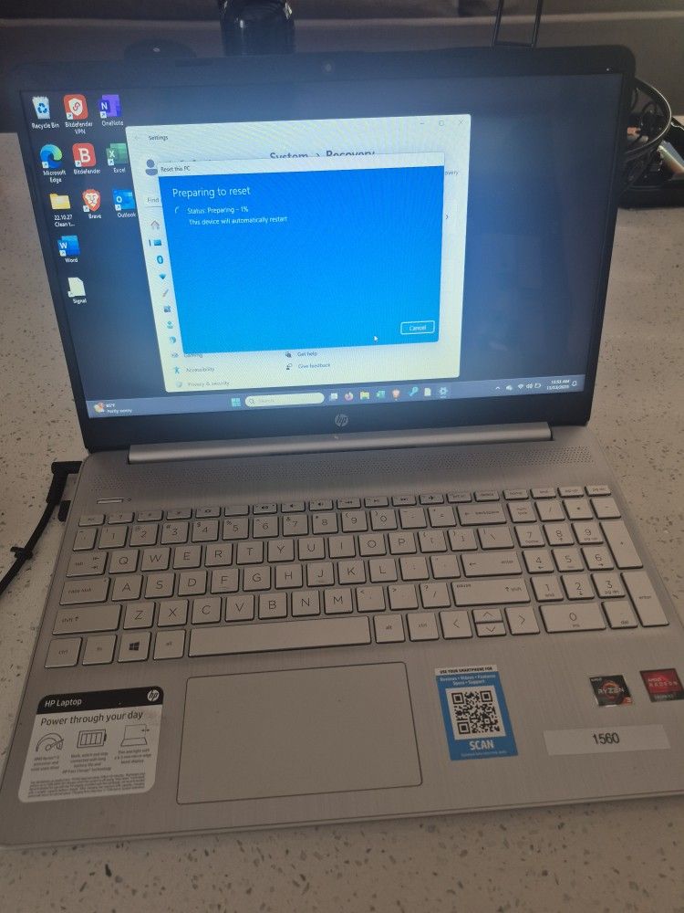 HP Laptop 15-ef1023dx