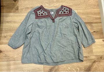 Old Navy XL Gray Embroidered Blouse