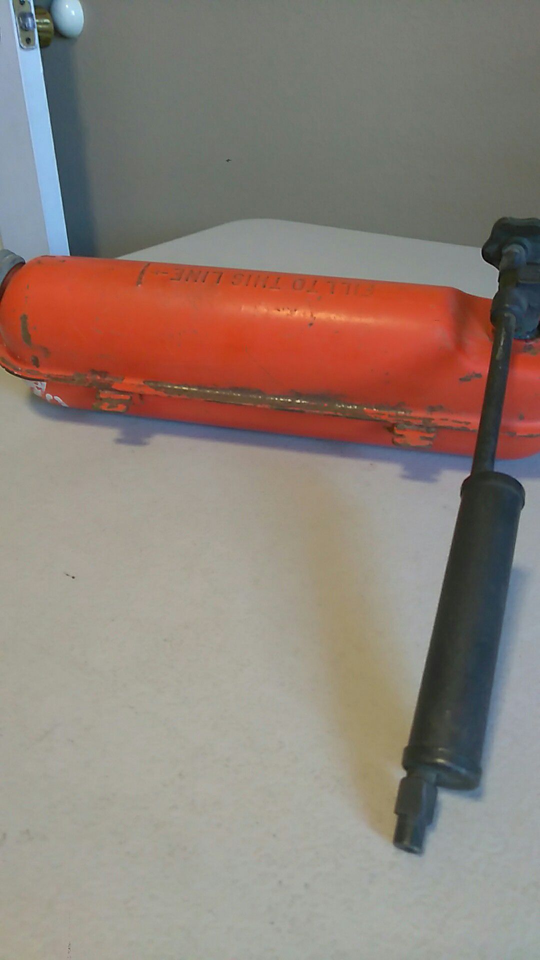 FUEL TANK FOR A COLEMAN CAMPING STOVE