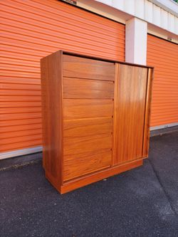 Mid Century Modern Dresser