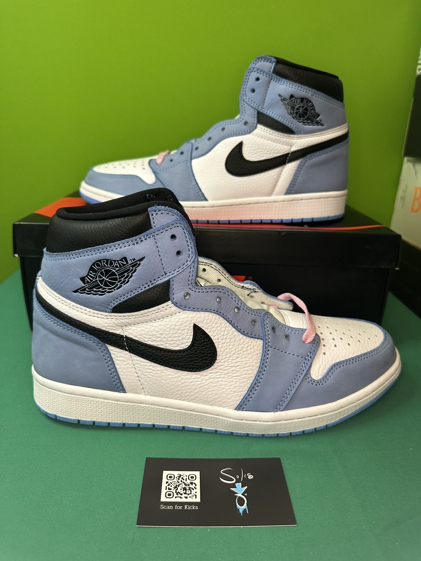 Air Jordan 1 Retro High OG “University Blue” LIGHTLY USED Size 10.5 OG ALL 555088-134