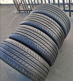 235/60R18 Continental 🚘🏁Brand tires SET OF (4) 🚙 🛣️ en excelentes condiciones 80% life .