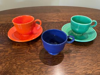 Vintage Fiestaware 3 Cups 2 Saucers