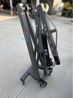 PITTSBURGH 1 Ton Capacity Foldable Shop Crane