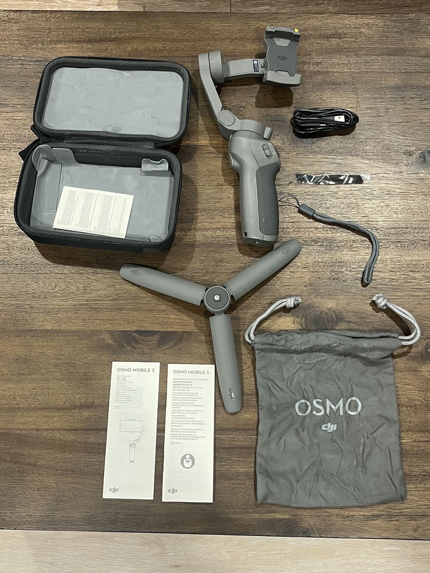 DJI Osmo Mobile 3 Combo – Smartphone Gimbal Stabilizer