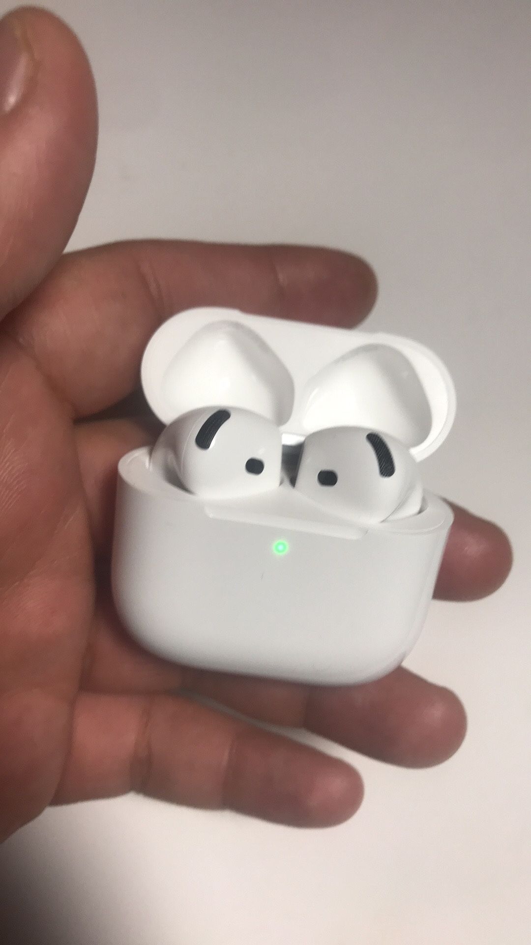 AirPods 4s