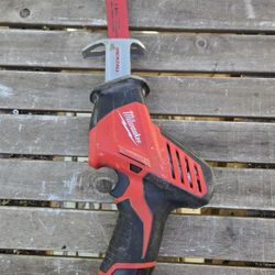 Milwaukie 12v Hacksaw (no battery included)