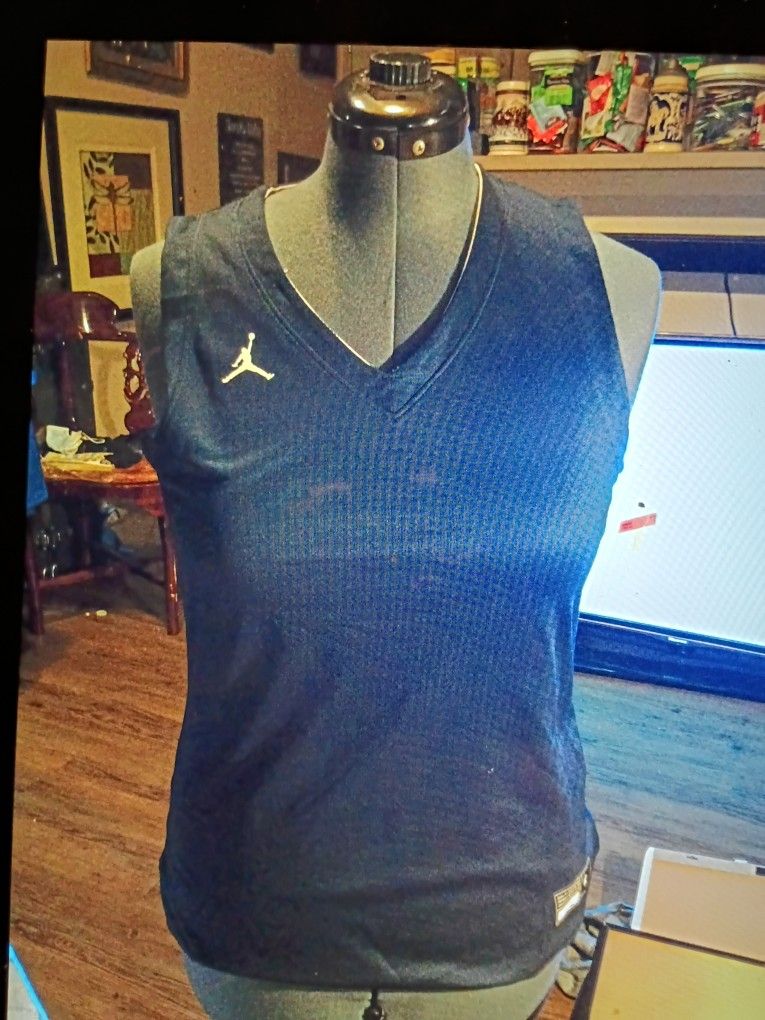 JORDAN WOMEN'S TEAM REVERSIBLE PRACTICE JERSEYS SIZE LARGE