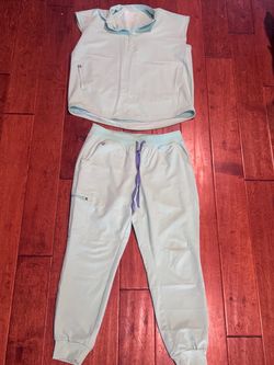 Med figs Light Green Scrub Set Top and Jogger Pants