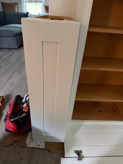 9” base white shaker cabinet