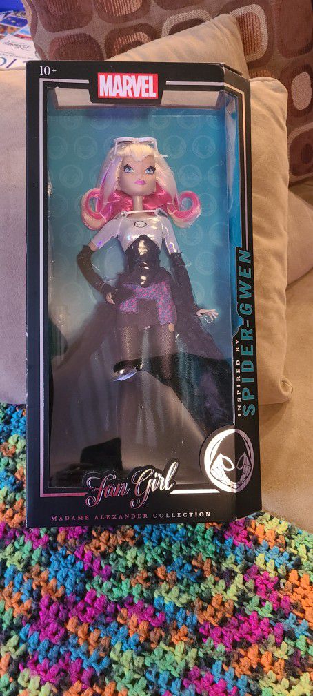 Marvel Madame Alexander Collection Fan Girl  Spider Gwen 14" Doll New In Box!🕷️