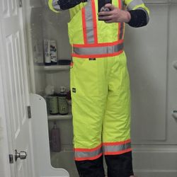 Insulated Bibs . Water Resistant.  Mens (6' 1") Hi-viz. PPE