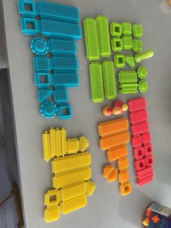 Connecting colorful blocks