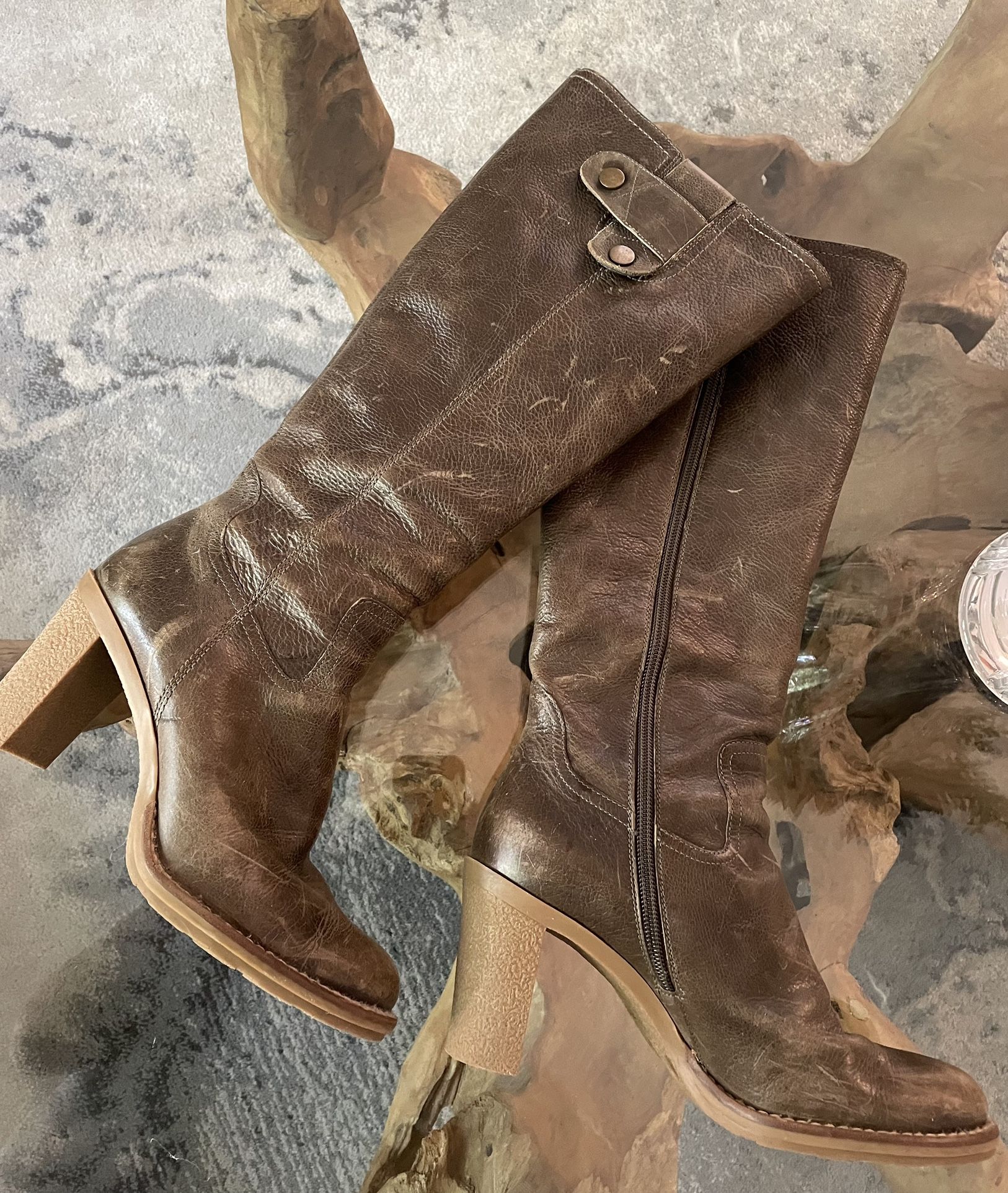 Giani Bini olive green 🫒 distressed leather boots size 9