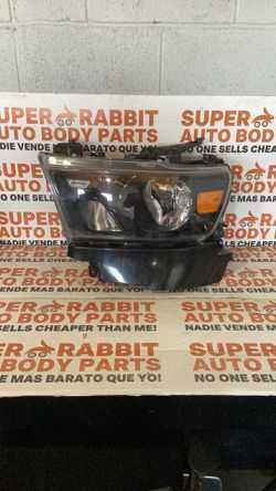 2019 Ram headlight Driver side ❄️🍒NICE❄️🍒2024