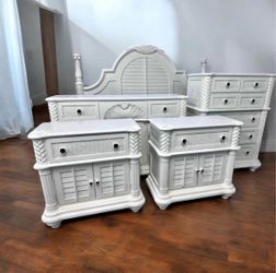 Beautiful Bedroom set Tripical Style (deliver available)