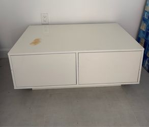 Free coffee table with 4 drawers