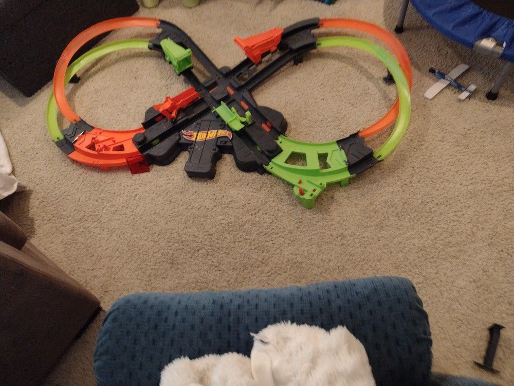 Hot Wheels Colossal Crash Track