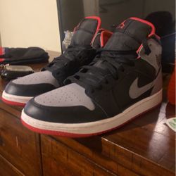 Jordan 1 Mids 