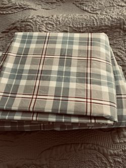 SHEETS PREOWNED FLAT AND FITTED FULL SIZE - $8