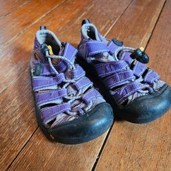 Keen Newport Sandals, 
Size 9