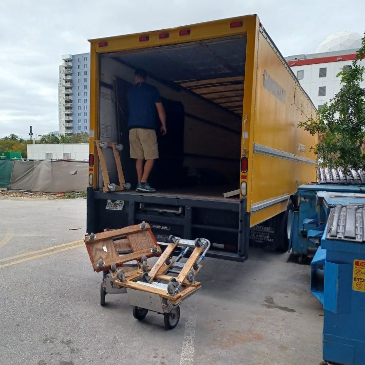 Furniture Liquidators Delivery Mover Mudanza 