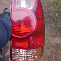 Passenger Breaklight Tacoma 07
