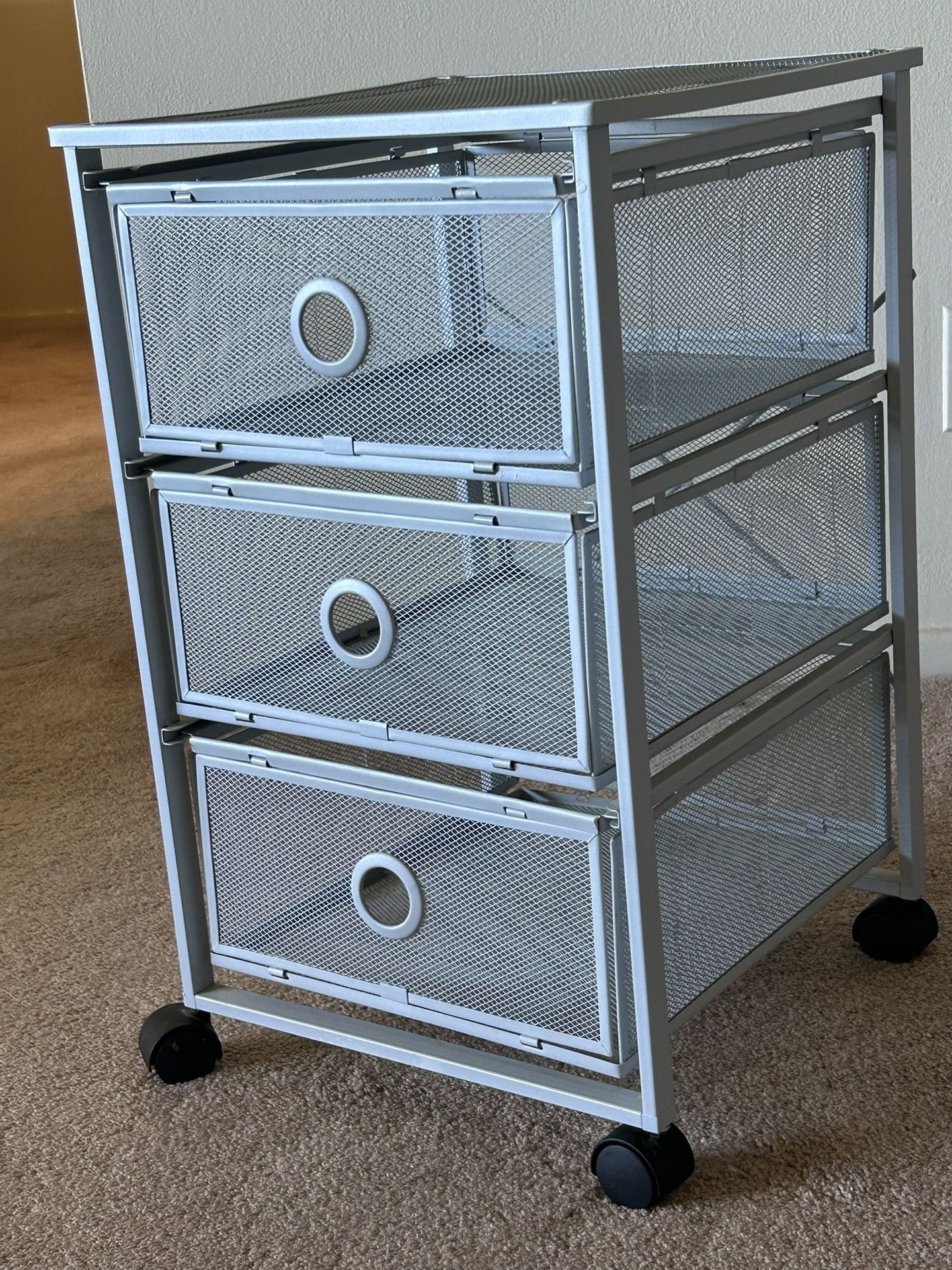 3-DRAWER STURDY WIRE STORAGE UNIT ON WHEELS, NEW CONDITION
