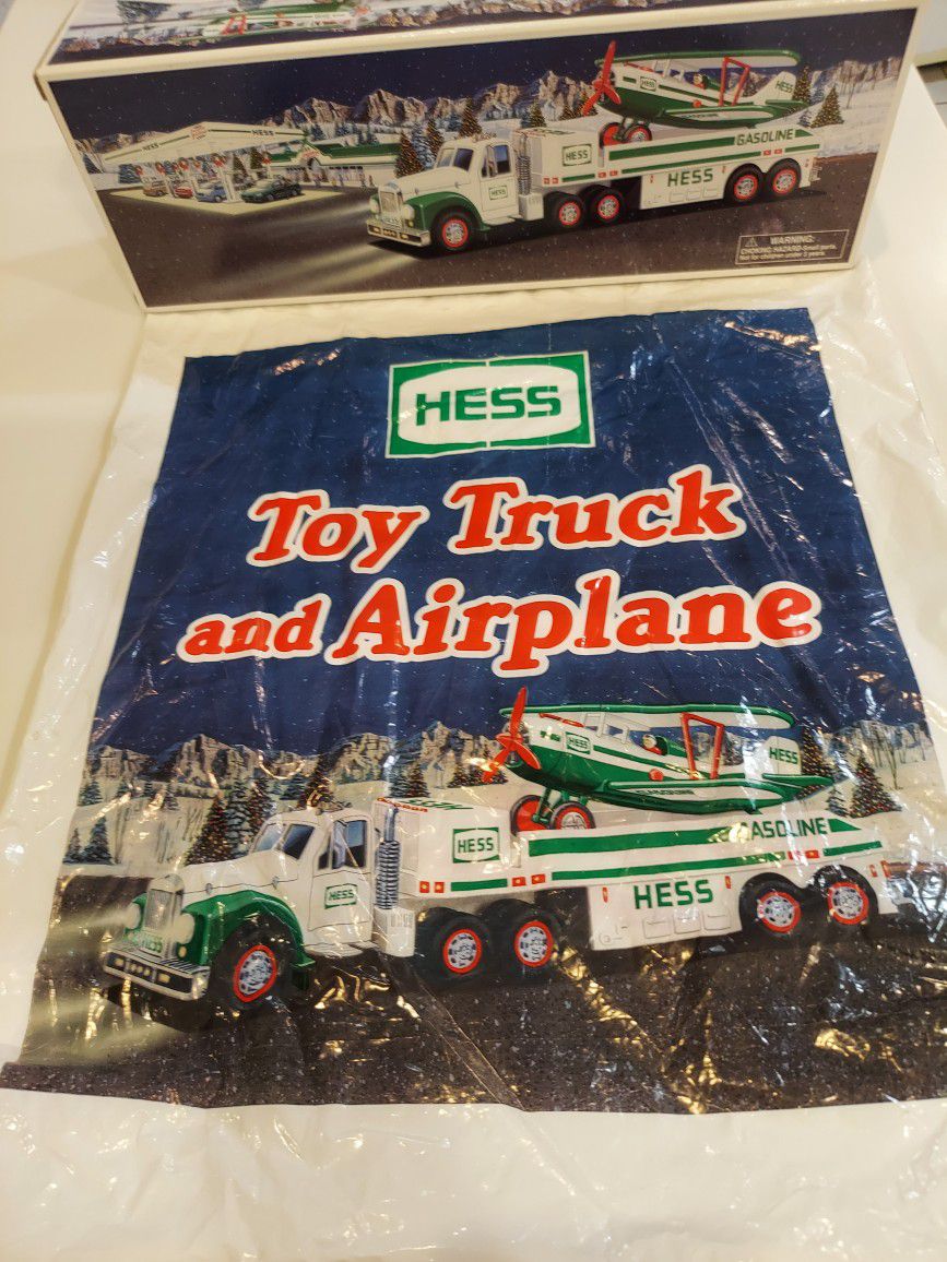 HESS 2002, TRUCK AND AITPLANE, NEW IN BOX WITH HESS BAG