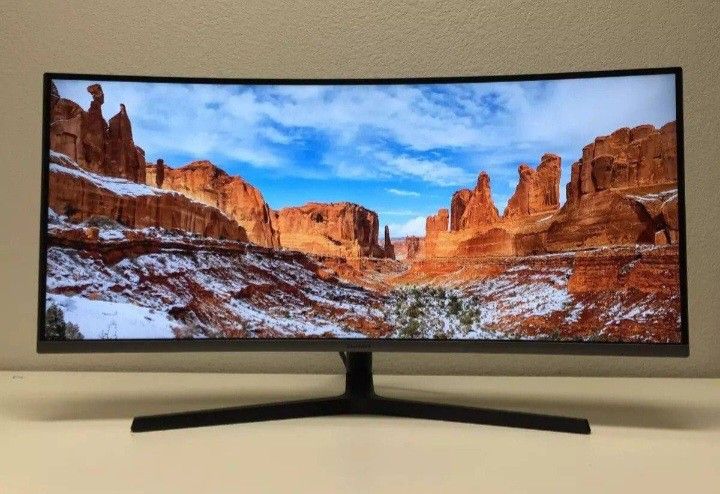 Like New In Box Samsung 34" Curved LCD Monitor