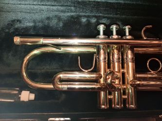 Nice Bb student trumpet, super clean, plays and sounds great