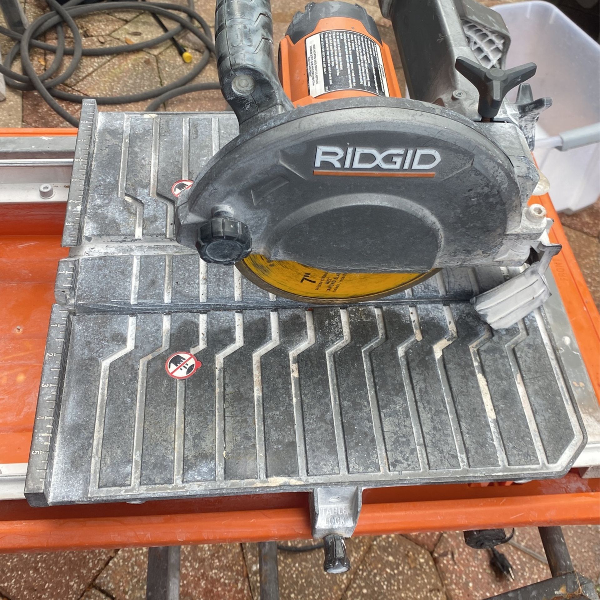 Rigid Tile table saw w/ blade