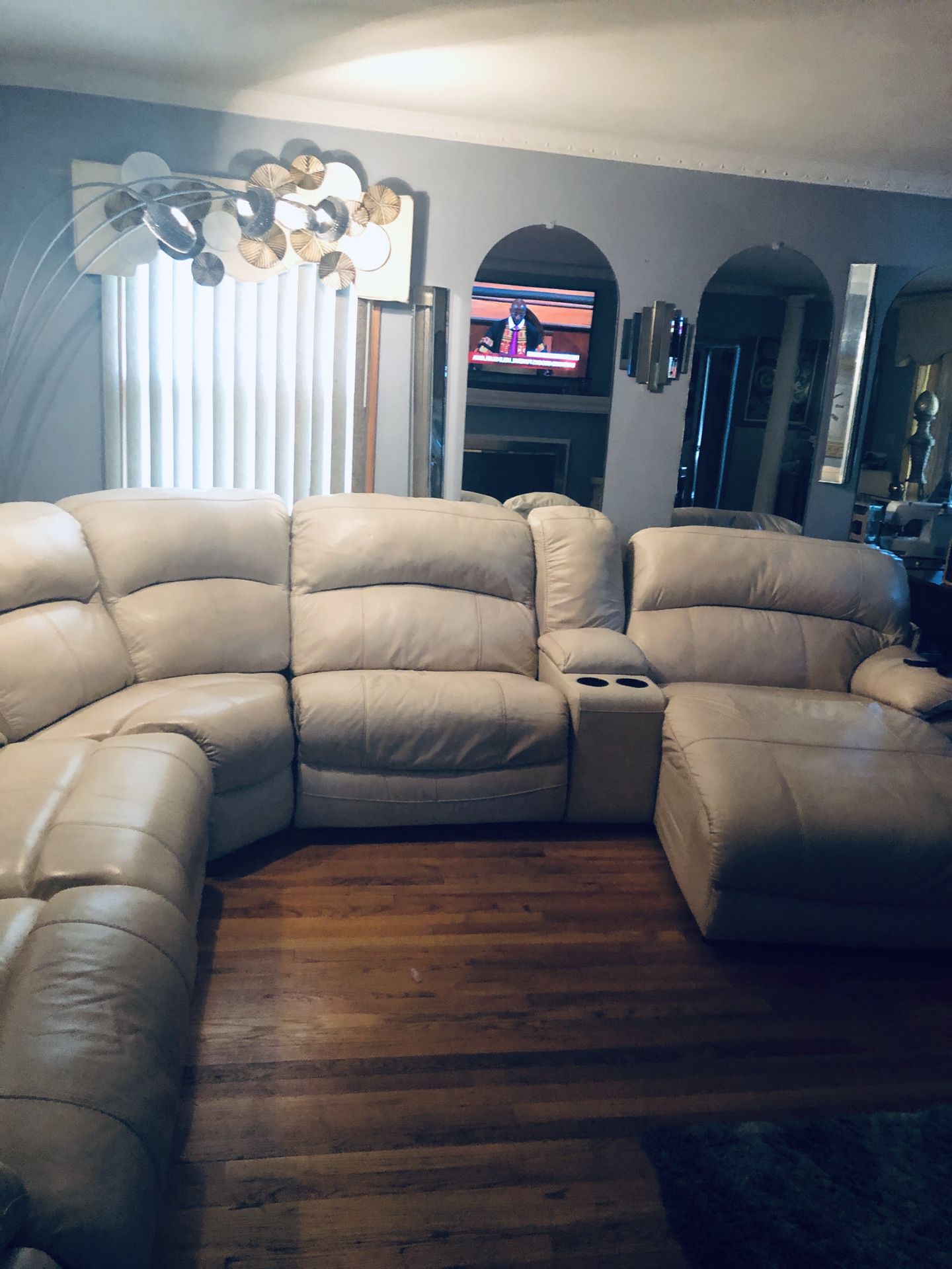 Cream sectional three Electric lazy boy this couch is very nice it’s only four years old we bought it brand new from colder’s