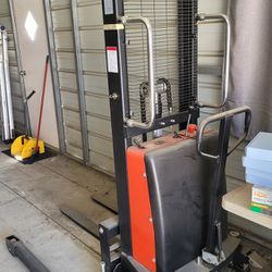 Noble lift Electric Forklift Pallet Jack ~ Mint, Used Only 10 Times 