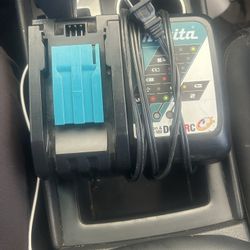 Makita Charger 