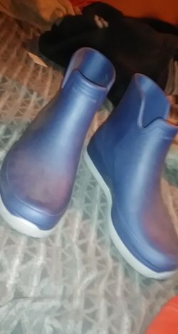 Size 8 Water deck shoes for boating