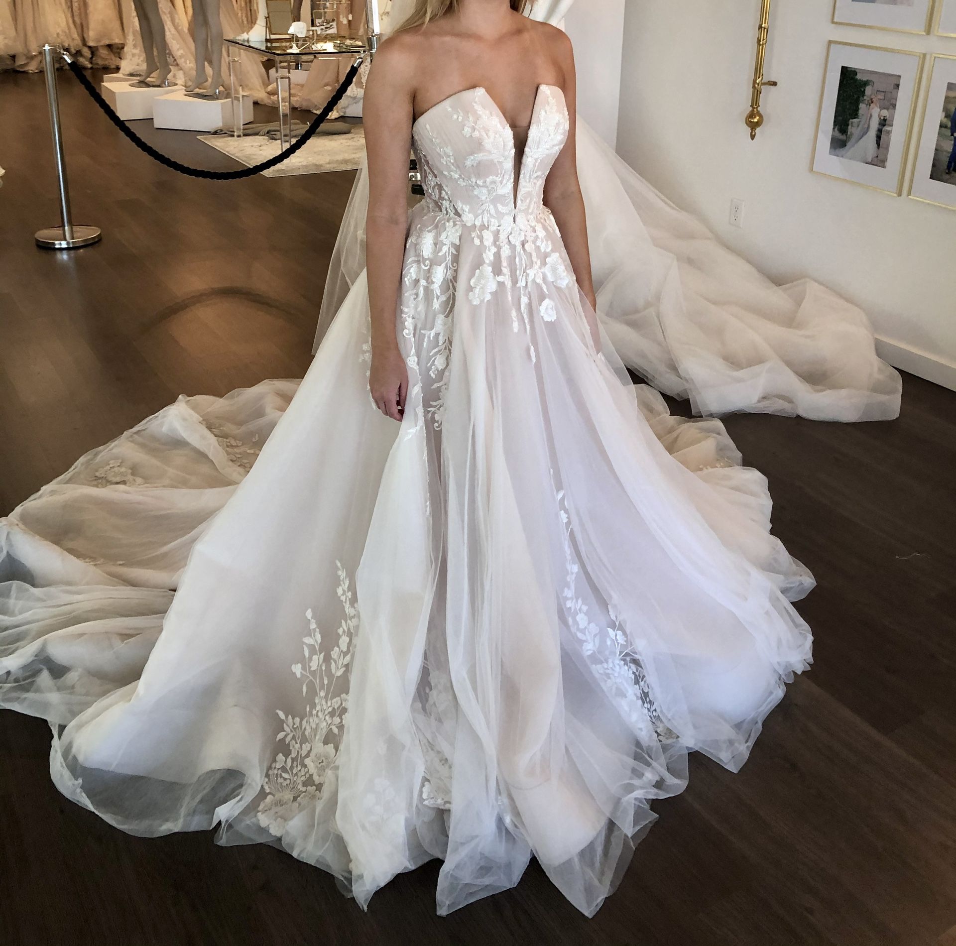BRAND NEW! Couture Martina Liana Wedding Dress