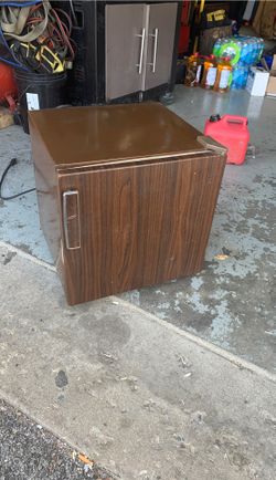 Mini fridge