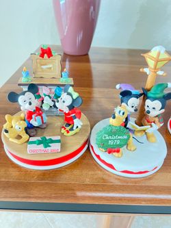 Disney Magic Memories Christmas (7) piece set