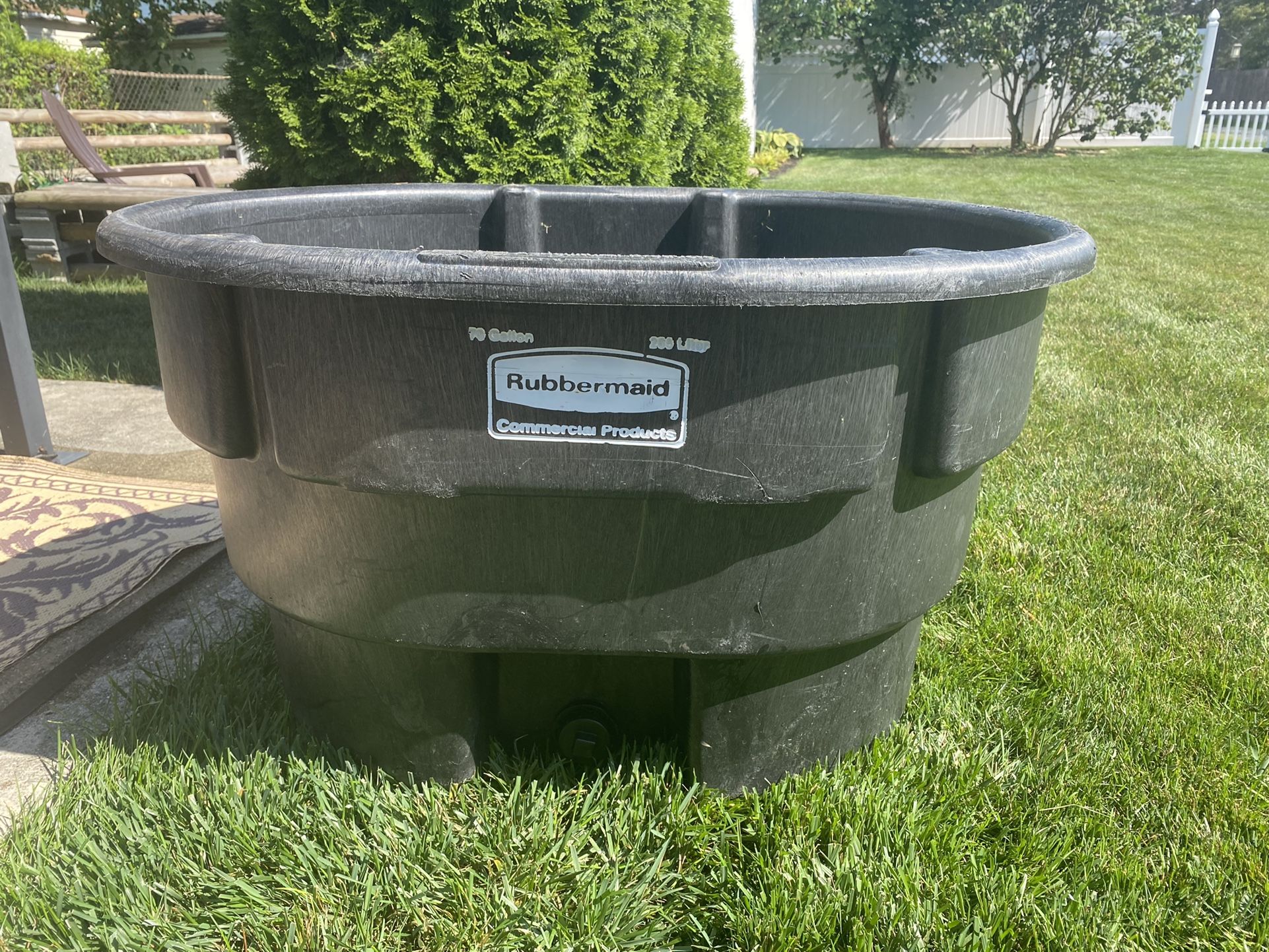 70 Gallon Rubber Maid Commercial Tub With Drain