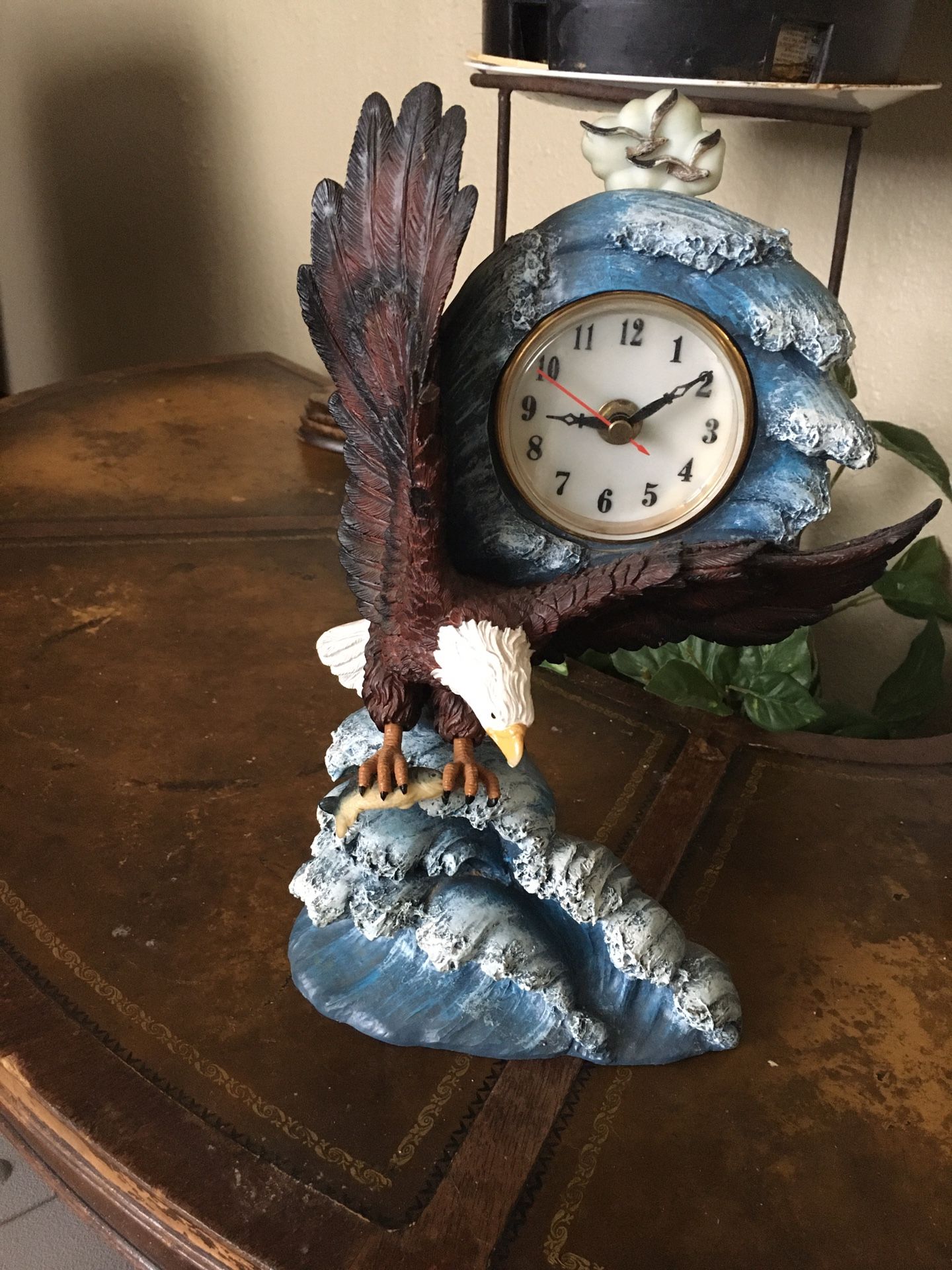 Mantle clock peace featuring the bald eagle