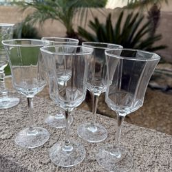 5 Clear Wine Glasses/cups